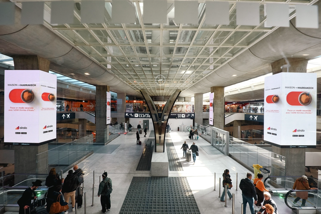 airalo station digital pillars, campagne publicitaire