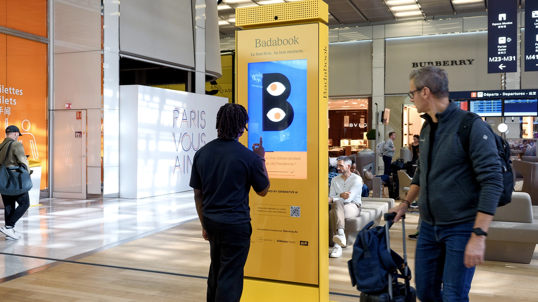 BADABOOK_borne_CDG2E porte M_Extime JCDecaux Airport