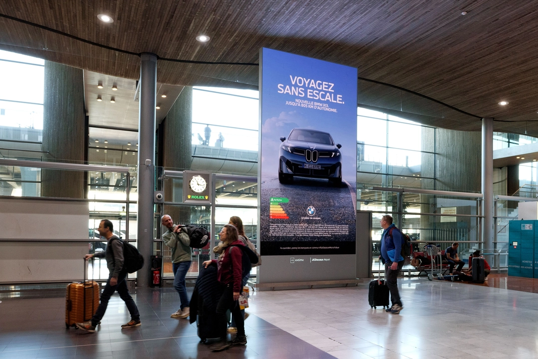 Luggage digital towers, DOOH, BMW campaign