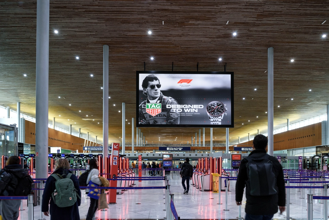 TAG Heuer, bon voyage giant screen