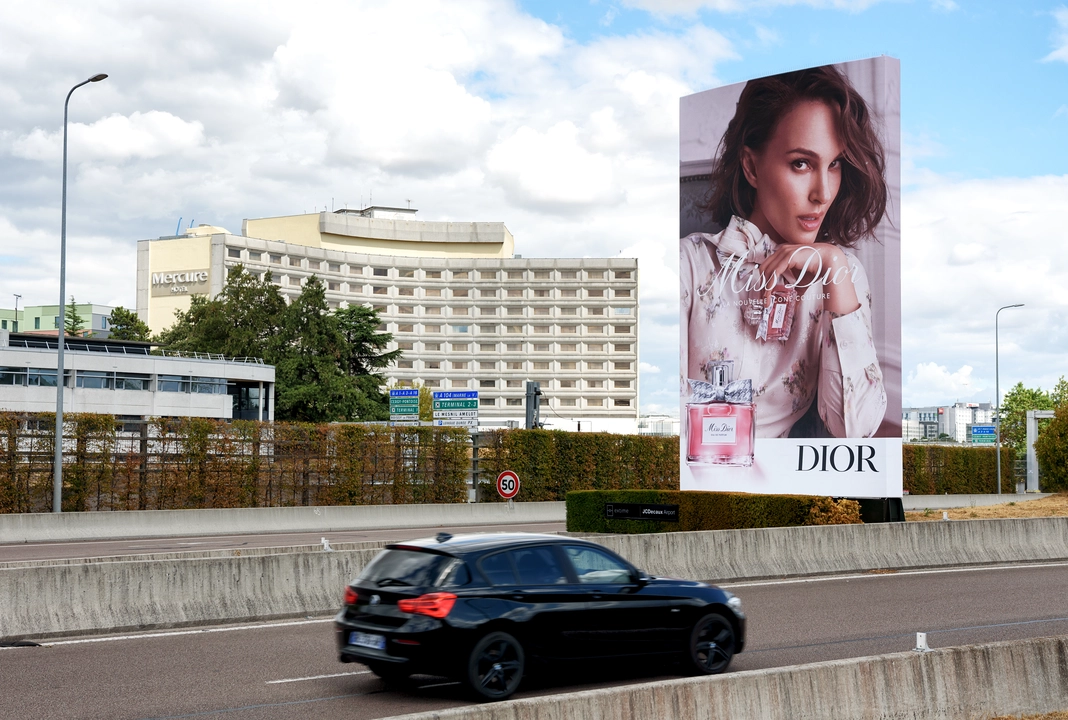 Miss Dior, bon voyage skytouch, OOH