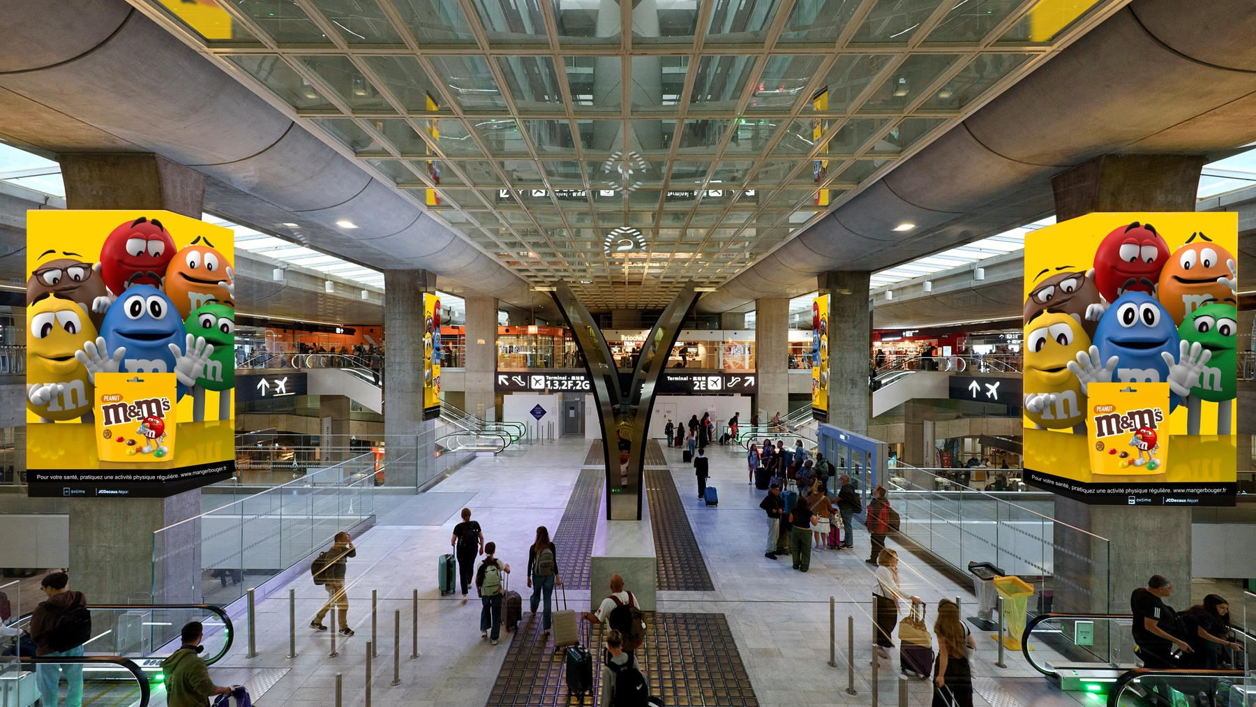 M&M's_Station digital pillars