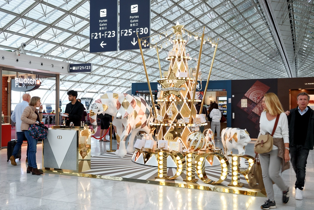 PARFUMS CHRISTIAN DIOR_shopping podium_CDG2F