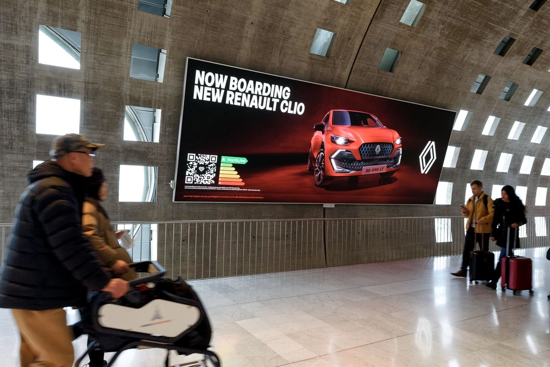campagne OOH Renault Paris Aéroport