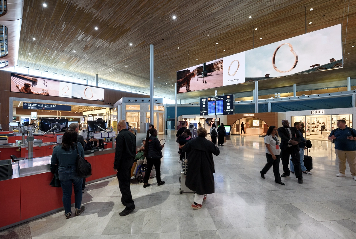 RICHEMONT_Cartier_shopping tryptique_CDG2E_Extime JCDecaux Airport