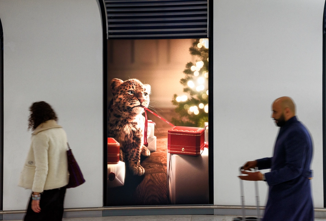 cartier bon voyage corridor cdg 1